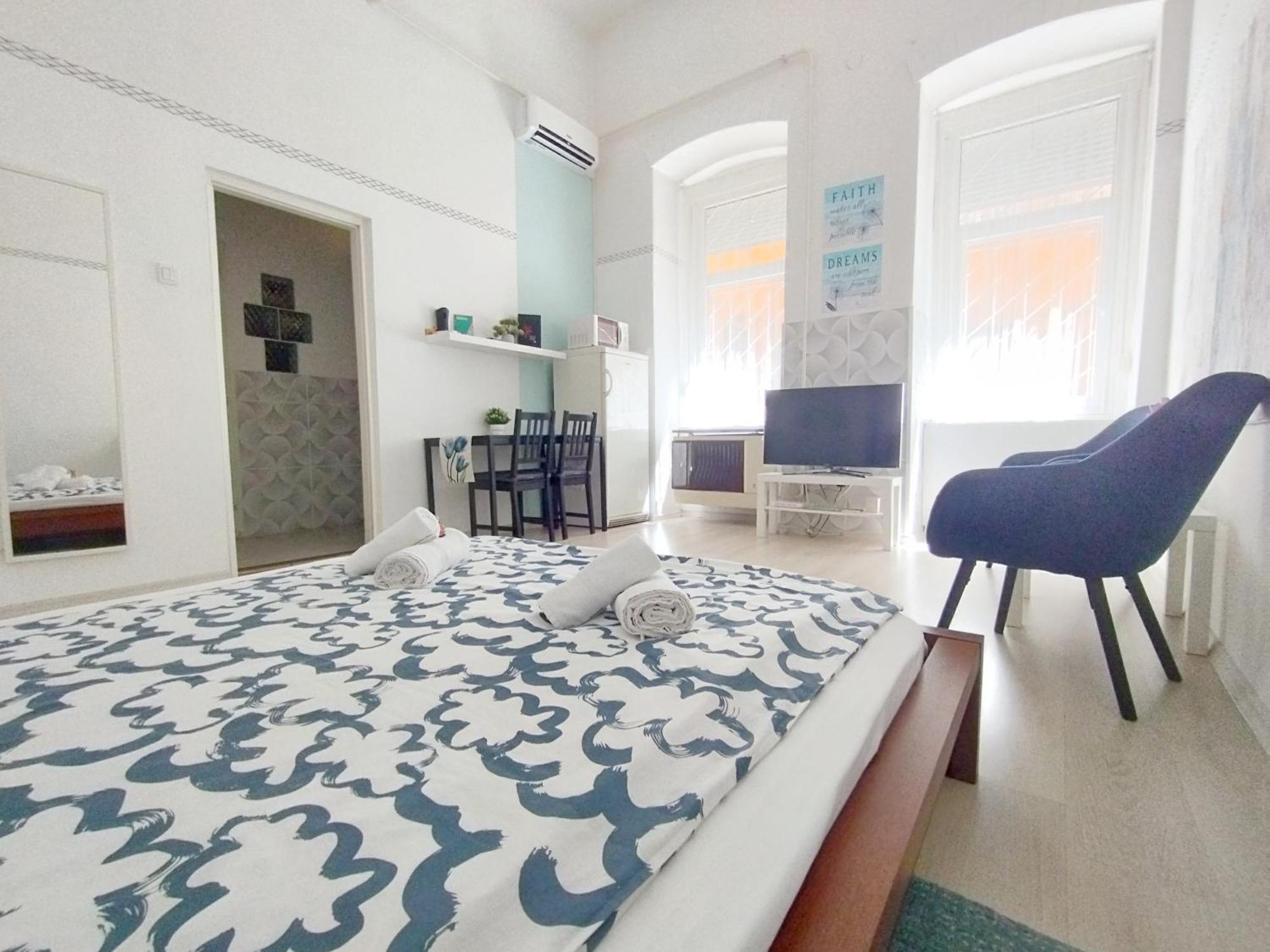 Free Parking Garage! Downtown Apartment Close To New York Cafe 布达佩斯 外观 照片